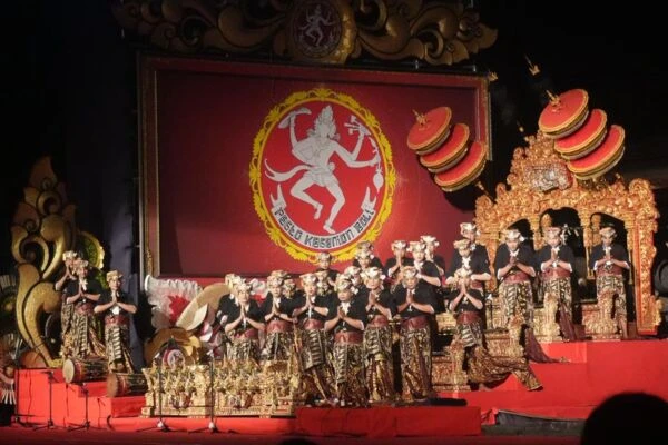 Utsawa (Parade) Gong Kebyar Dewasa