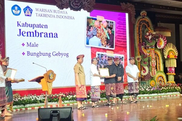 Penyerahan Piagam Warisan Budaya Tak Benda