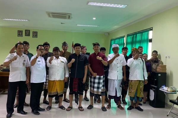 AUDIENSI PEMBERIAN SUBSIDI LOMBA OGOH-OGOH DAN PENYERAHAN SIMBOLIS BKK