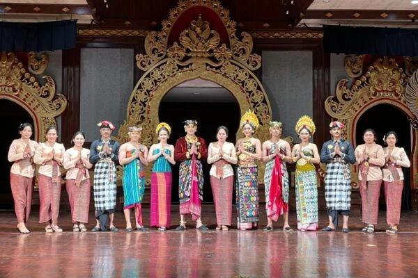 Utsawa (Parade) Busana Adat Khas Kabupaten/Kota Se-Bali
