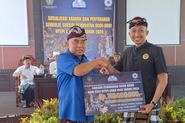 Bupati Jembrana Bantu Dana Kreativitas Seni Ogoh Ogohsekehe teruna sambut hari raya Nyepi