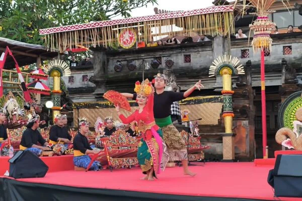 Utsawa (Parade) Joged Bumbung Tradisi