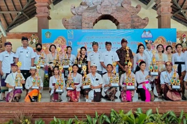 Gelar lomba debat dalam Peringatan Bulan Bahasa Bali di Kabupaten Jembrana
