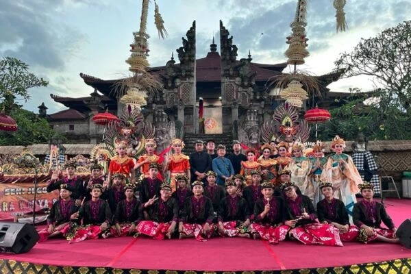 PERGELARAN KESENIAN JEGOG SANGGAR SENI KUMARA WIDYA SUARA DALAM PESTA KESENIAN BALI XLVII