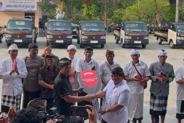 Dukung pelestarian adat dan budaya, Pemerintah Kabupaten Jembrana Luncurkan Program Mobil Pickup unt